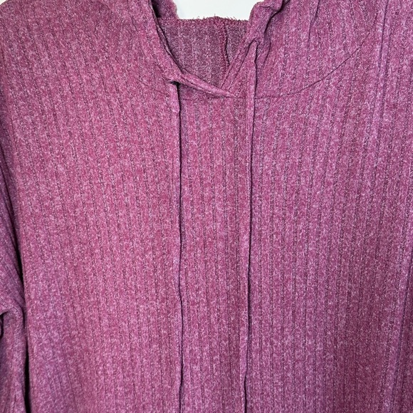 Lane Bryant Cozy Wine Colored Active Knit Lightweight Slouchy Hoodie
Sz 14/16 - Picture 4 of 10
